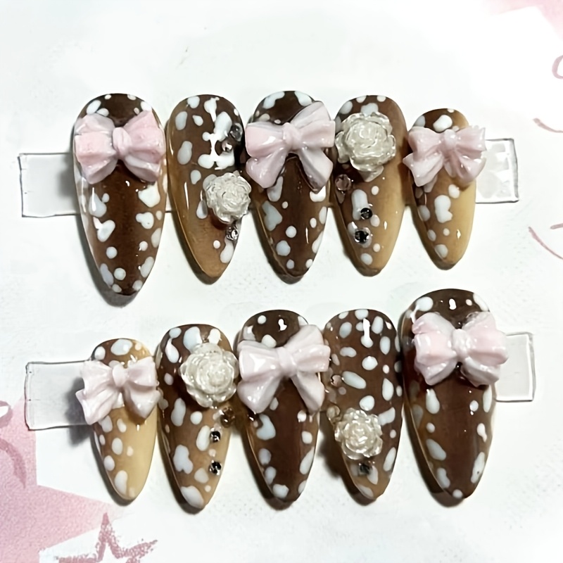 Nail Art Press On - 10 Stück Mandel-Pressnägel, Milchkaffee-Hirschflecken-Kunstnägel, 3D-Rosa-Schleife &