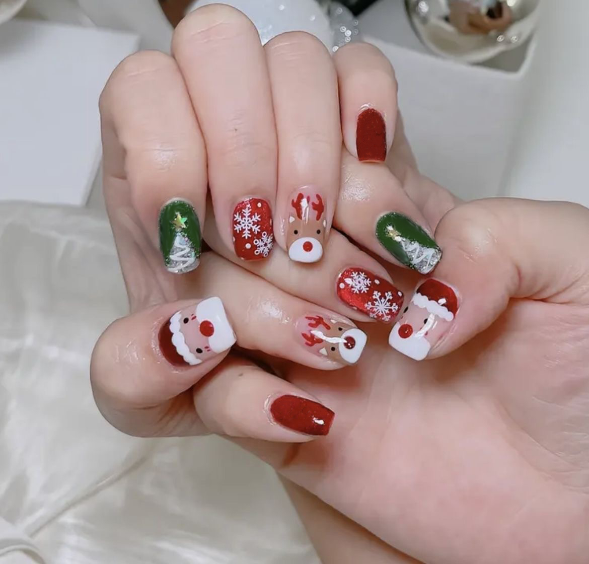 Weihnachts-Press-on-Nägel mit  – Nail Art Press On Bewertung und Preis
